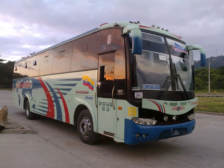 Juanca Durán / MARCOPOLO (En Ecuador)
MARCOPOLO REFORMADO POR TALLERES SANABRIA
Palabras clave: movil 15