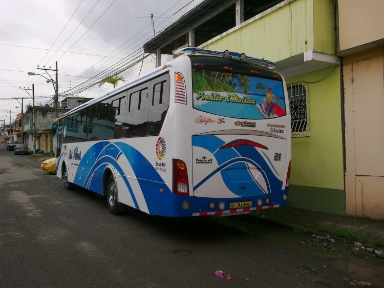 Juanca Durán / PICOSA 
VISTA DE POSTERIOR DE BUS 
Palabras clave: MOVIL 21
