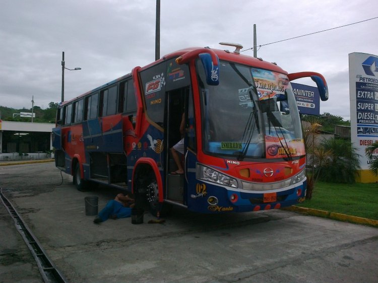 Juanca Durán / MONTOYA 
MAS 950  CHASIS CON CARROCERIA NUEVA 
Palabras clave: MOVIL 02 
