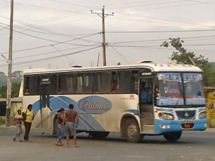 Juanca Durán / RHINO BUSS 
BUS URBANO DE ESMERALDAS ECUADOR 
Palabras clave: MOVIL 49 