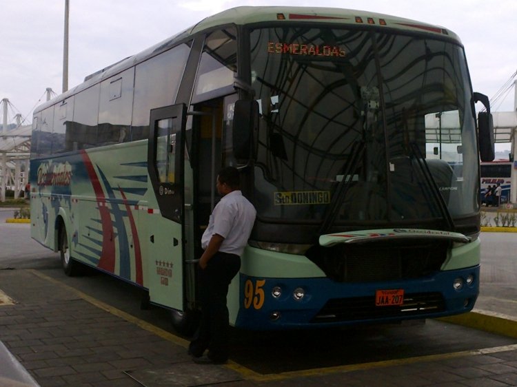 Comil Campione Visión (en Ecuador) - Occidentales
JAA207
Fotografía: Juanca Durán
IMAGEN CAPTURADA EN ANDENES DE TERMINAL QUITUMBE QUITO

Palabras clave: MOVIL 95 
