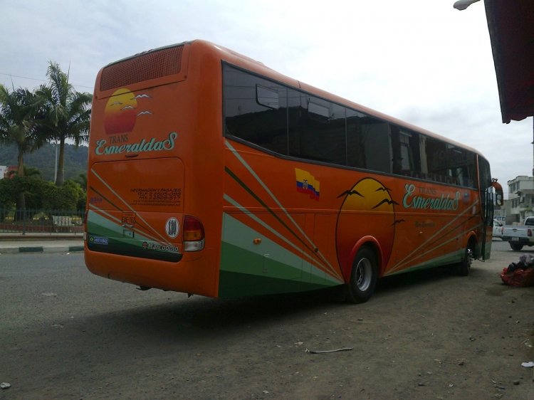 Volkswagen 17-230 EOD - Marcopolo Paradiso GV 1150 (reformada en Ecuador por Vicente Tipan) - Trans. Esmeraldas
EAE162
http://galeria.bus-america.com/displayimage.php?pos=-15679
Fotografia: Juanca Durán
BUS REFORMADO EN ECUADOR POR TALLERES VICENTE TIPAN VISTA POSTERIOR DEL BUS 
Palabras clave: MOVIL 130 