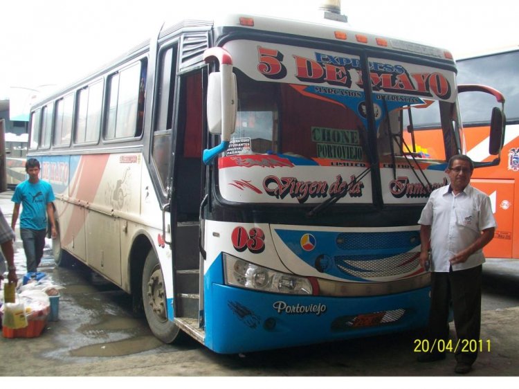 Mercedes-Benz OF 1318 - Busscar El Buss 320 (en Ecuador) - 5 de Mayo unidad 03
¿PZC158?
Mercedes Benz con Carrocerías Busscar, fachada reformada en carrocerías Sta. Gema. Foto tomada en el terminal Terrestre de Portoviejo.
