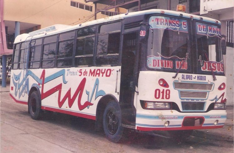 5 de Mayo 18
Coop. 5 de Mayo, foto tomada en el año 2001.Carrocería Reconstruida totalmente en Portoviejo.
