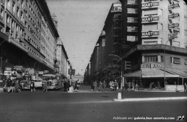 Mercedes-Benz OP 312 - F.A.C. - E.T.A.P.S.A.
Línea 104 (luego 24)

Archivo Histórico de Arquitectura
