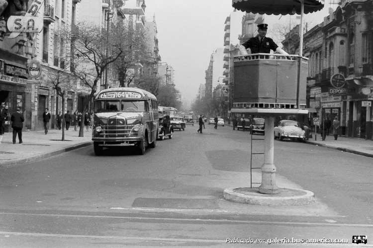 Mercedes-Benz L 312 - Braje - Pedro De Mendoza
Línea 164 

Fotografía: Sameer Makarius
Palabras clave: Linea 164 Foto Sameer Makarius