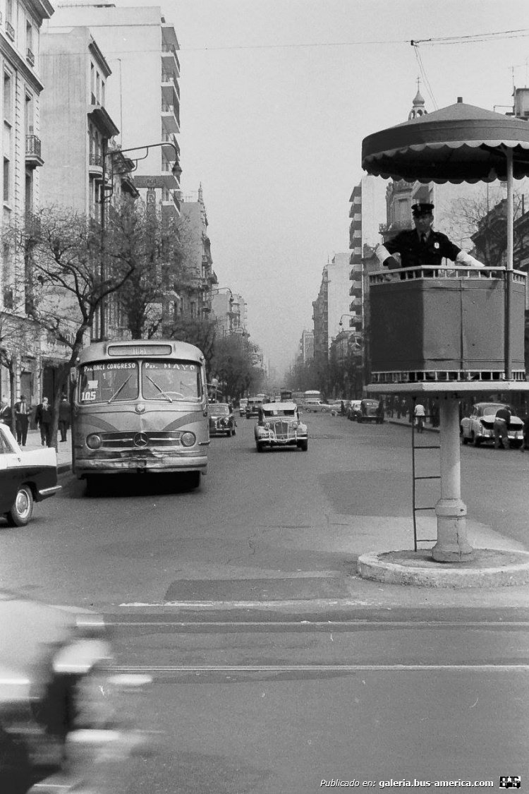 Mercedes-Benz O-321 H (en Argentina) - C.A.T.S.A.
Línea 105 - Interno 92 

Fotografía: Sameer Makarius
Palabras clave: Linea 105 Foto: Sameer Makarius