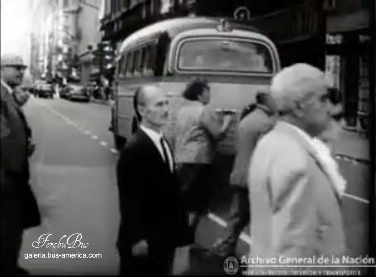 Mercedes-Benz LO 1112 - La Favorita - M.O.N.S.A.
Línea 60 - Interno 45
Foto: Archivo General de la Nación

http://galeria.bus-america.com/displayimage.php?pos=-25829
