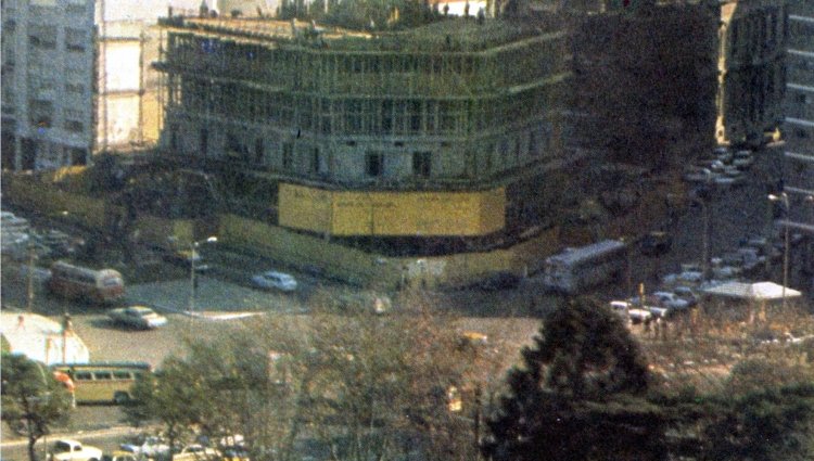 FerchuBus
Edificio Pirelli en construcción en Retiro década del 70 ( Publicación desconocida ) 

[Datos de izquierda a derecha de abajo hacia arriba]
