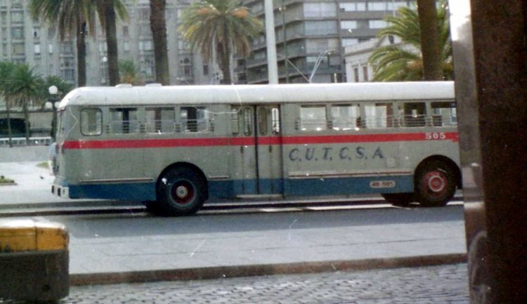 Leyland Royal Tiger - Metropolitan Cammell Weymann (en Uruguay) - C.U.T.C.S.A.
Imagen : FerchuBus
Montevideo 1993
