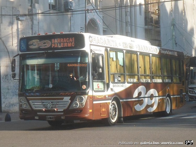 Mercedes-Benz OH 1718 L-SB - Ugarte Europeo - Santa Fé
NPQ 714
Línea 39 (Buenos Aires) - Interno 81
(Unidad recientemente renovada)

Foto: "Truku" Gambadiez
Colección: Charly Souto
Palabras clave: Santa Fé - Interno 81