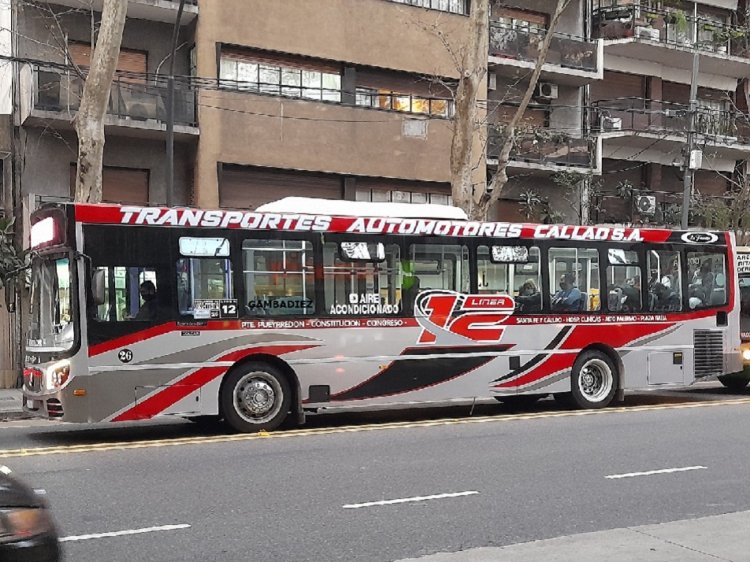 Mercedes-Benz O-500 U - La Favorita Favorito GR - Transporte Automotor Callao
AE 776 NZ
Línea 12 (Buenos Aires) - Interno 26

Foto: "Truku" Gambadiez
Colección: Charly Souto
Palabras clave: Transporte Automotor Callao - Interno 26