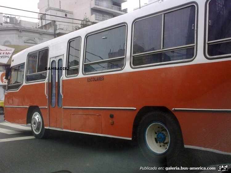 Zanello UN 9.60 - González - Transporte escolar
Ignoro demás datos

Foto: "Truku" Gambadiez
Colección: Charly Souto
Palabras clave: Zanello UN 9.60 - González - Transporte escolar