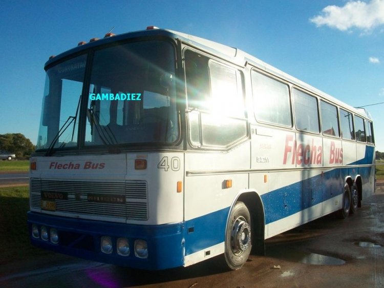 Volvo B10M - Nielson Diplomata 350 (en Uruguay) - FLECHA BUS - 40
B 21-090
Foto: Truku Gambadiez
Colección: Charly Souto 
Palabras clave: FLECHA BUS - 40