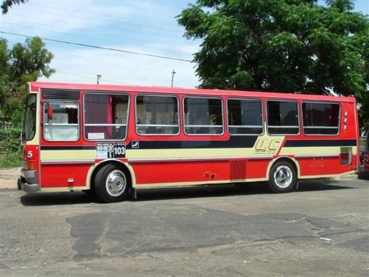 Ferroni FDU - Corwin - Quirno Costa
B.2628332 - SHL 563
http://galeria.bus-america.com/displayimage.php?pid=21386
http://galeria.bus-america.com/displayimage.php?pid=41694

Foto: Santiago de Vedia
Colección: Charly Souto 
Palabras clave: QUIRNO COSTA - EX 05