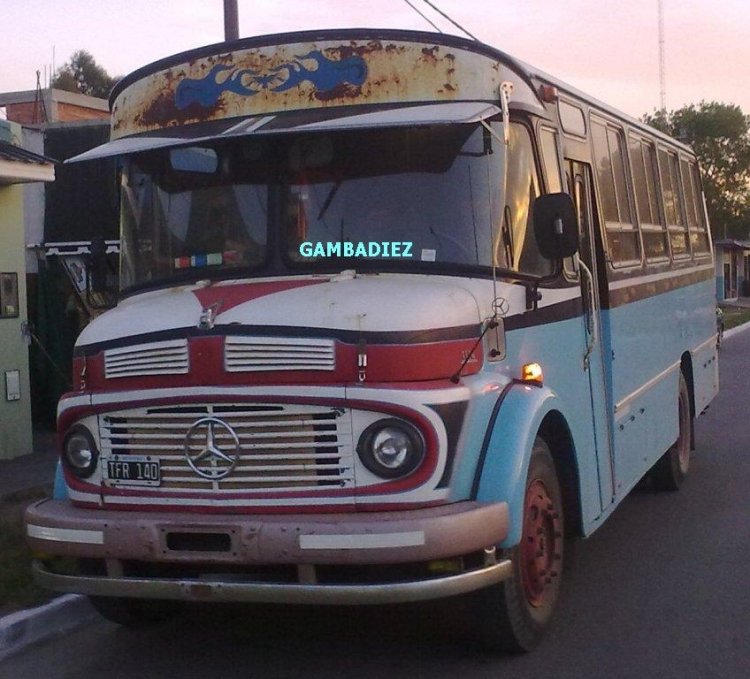 PARTICULAR
B.2122703 - TFR 140
Foto: Fay Lunga
Colección: Charly Souto

http://galeria.bus-america.com/displayimage.php?pos=-20304
Palabras clave: PARTICULAR