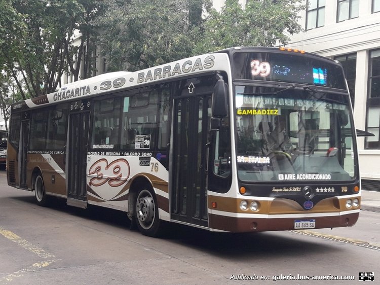 Mercedes-Benz O-500 U - Nuovobus Menghi - Santa Fé
AA 865 SG
Línea 39 (Buenos Aires) - Interno 76

Foto: "Truku" Hanessián
Colección: Charly Souto
Palabras clave: Santa Fé - Interno 76
