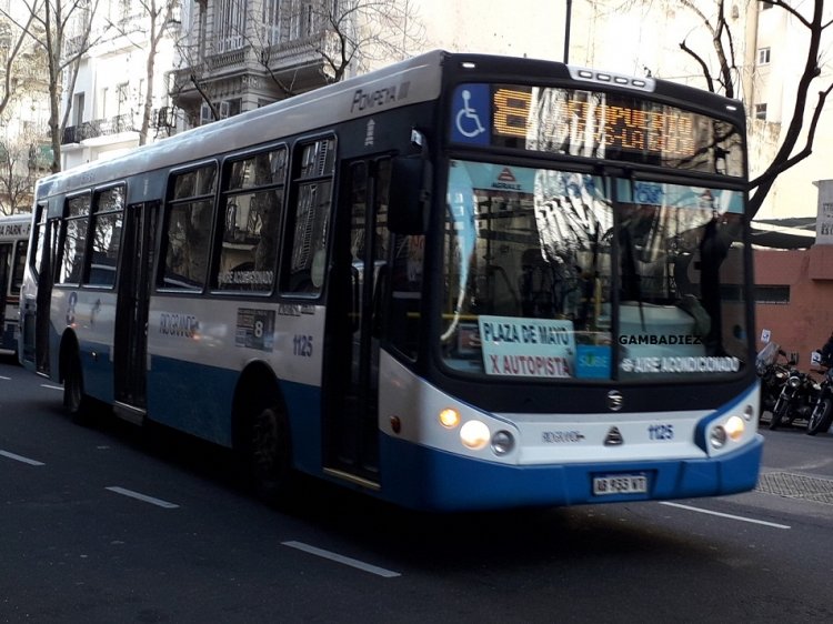 Agrale MT 17.0 LE - Todo Bus Pompeya III - Rio Grande
AB 933 WT
Línea 8 (Buenos Aires) - Interno 1125

Foto: "Truku" Gambadiez
Colección: Charly Souto
Palabras clave: Rio Grande - Interno 1125