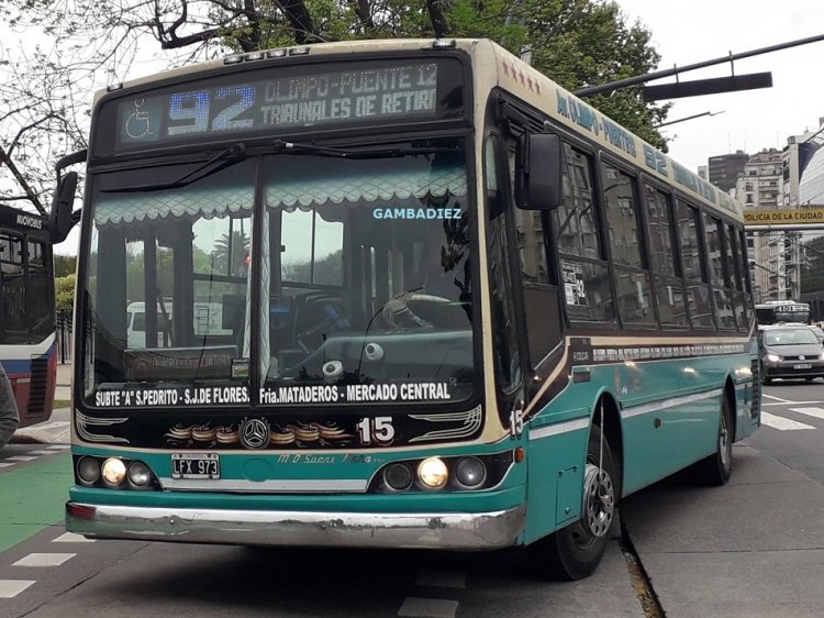 Mercedes-Benz OH 1618 L-SB - Nuovobus - M.O. Sáenz Peña
LFX 973
Línea 92 (Buenos Aires) - Interno 15

Foto: "Truku" Gambadiez
Colección: Charly Souto
Palabras clave: M.O. Sáenz Peña - Interno 15