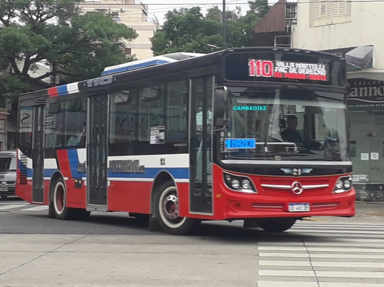 Mercedes-Benz OH 1621 L-SB - La Favorita Favorito GR - General Pueyrredón
AE 461 DM
Línea 110 (Buenos Aires) - Interno 21

Foto: "Truku" Gambadiez
Colección: Charly Souto
Palabras clave: General Pueyrredón - Interno 21