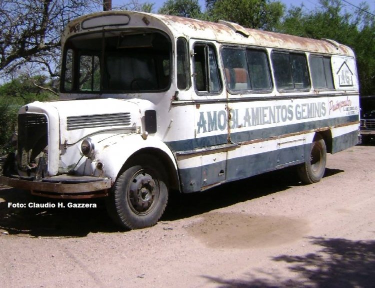 AMOBLAMIENTOS GEMINIS
http://galeria.bus-america.com/displayimage.php?pos=-6872
Foto: Claudio H. Gazzera
Colección: Charly Souto
Palabras clave: AMOBLAMIENTOS GEMINIS