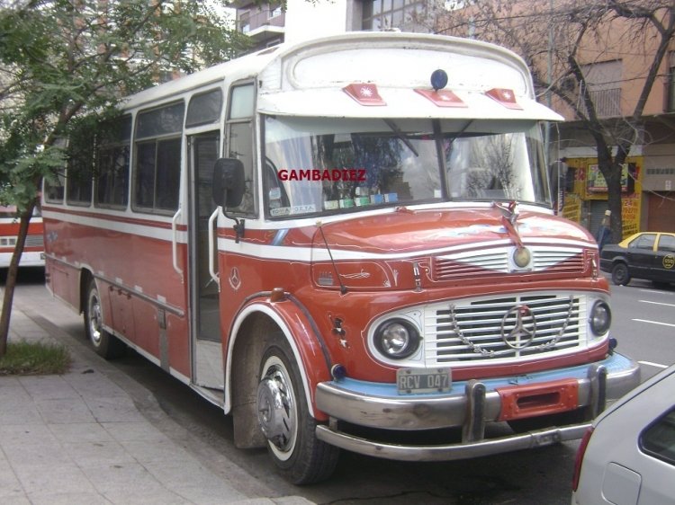 ESCOLARES
B 1.881.414 - RCV 047
Foto: Truku Gambadiez
Colección: Charly Souto 
Palabras clave: ESCOLARES