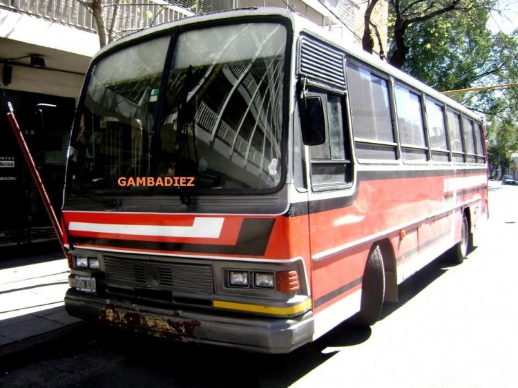 EX 4 DE SEPTIEMBRE
C.1794309 - VOH 030
http://galeria.bus-america.com/displayimage.php?pid=40750

Ex línea 37 (Buenos Aires) [fines 2007]
Palabras clave: EX 4 DE SEPTIEMBRE