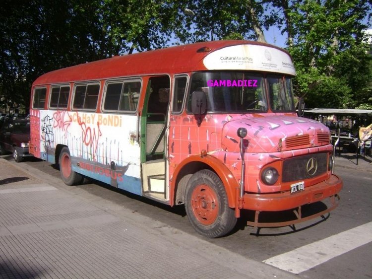 BIBLIOTECA MOVIL
B 766.359 - XCA 440
Foto: "Truku" Gambadiez
Colección: Charly Souto 
Palabras clave: BIBLIOTECA MOVIL