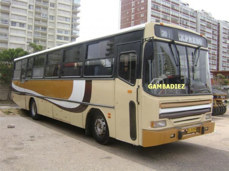 Thamco Scorpion TH 3250 (en Uruguay) - MICRO LTDA. - 50
B 16-942
Foto: "Truku" Gambadiez
Colección: Charly Souto 
Palabras clave: MICRO LTDA. - 50