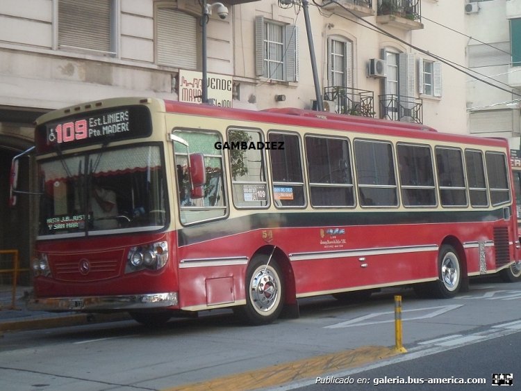 Mercedes-Benz OH 1618 L - La Favorita Favorito GR - Nueve de Julio
OBR 137
http://galeria.bus-america.com/displayimage.php?pid=44484

Línea 109 (Buenos Aires) - Interno 54

Foto: "Truku" Gambadiez
Colección: Charly Souto
Palabras clave: Nueve de Julio - Interno 54