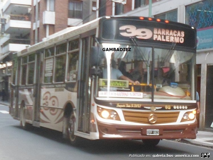 Mercedes-Benz OH 1718 L - La Favorita Favorito GR - Santa Fé
OYP 663
Línea 39 (Buenos Aires) - Interno 93

Foto: "Truku" Gambadiez
Colección: Charly Souto
Palabras clave: Santa Fé - Interno 93
