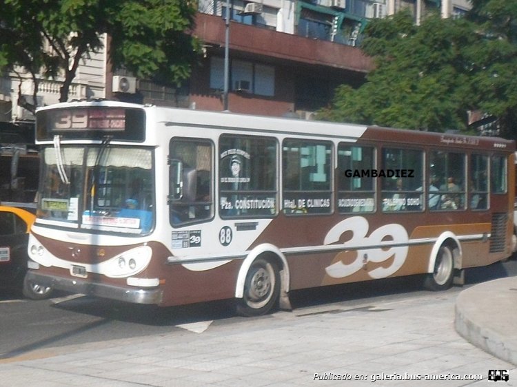Mercedes-Benz OH 1315 L - La Favorita - Santa Fé
HDN 013
Línea 39 (Buenos Aires) - Interno 88
(Ex interno 75)

Foto: "Truku" Gambadiez
Colección: Charly Souto
Palabras clave: Santa Fé - Interno 88
