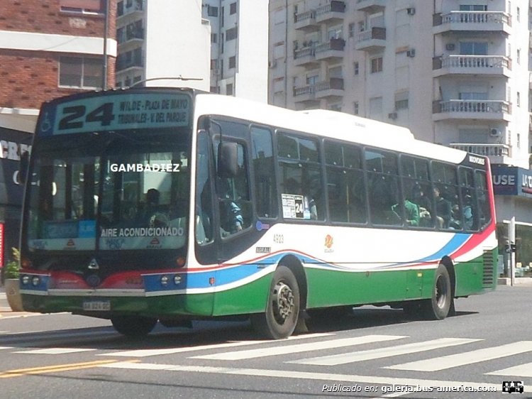 Agrale MT 17.0 LE - Nuovobus Menghi - E.T.A.P.S.A.
AA 024 QC
Línea 24 (Buenos Aires) - Interno 4923

Foto: "Truku" Gambadiez
Colección: Charly Souto
Palabras clave: E.T.A.P.S.A. - Interno 4923