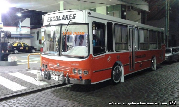 Mercedes-Benz OH 1115 L - La Favorita - Transporte escolar
EBF 815
"El Chiche de Loquillo"

Foto: Luis Abelardo Jazán
Colección: Charly Souto

http://galeria.bus-america.com/displayimage.php?pid=24110
http://galeria.bus-america.com/displayimage.php?pid=34013
http://galeria.bus-america.com/displayimage.php?pid=37104
Palabras clave: La Favorita - Transporte escolar