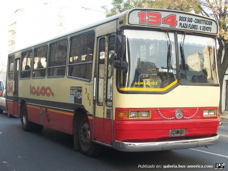 Mercedes-Benz OHL 1320 - Splendid - T.A.R.S.A.
BMO 249
Línea 134 (Buenos Aires) - Interno 256
Línea 134 (Buenos Aires) - Interno 211
Línea 6 (Buenos Aires) - Interno...???
(Unidad ya radiada)

Foto: "Truku" Gambadiez
Colección: Charly Souto
Palabras clave: T.A.R.S.A. - Interno 256