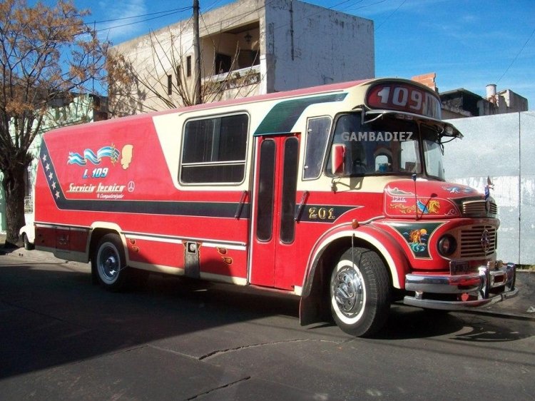 NUEVE DE JULIO - 201
C 1424353 - UFJ 305

Fotografía: "Truku" Gambadiez
Colección: Charly Souto
Palabras clave: NUEVE DE JULIO - 201