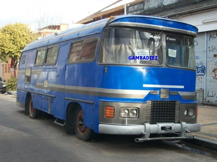 MOTORHOME
Foto: Truku Gambadiez
Colección: Charly Souto
Palabras clave: MOTORHOME