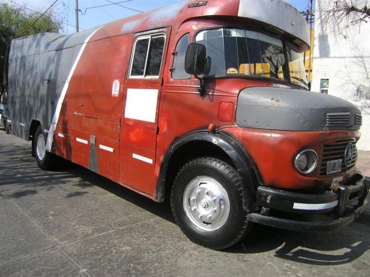 HECHO FURGÓN
C.137050 - TUT 493
Foto extraída de: www.mercadolibre.com.ar
Palabras clave: HECHO FURGÓN