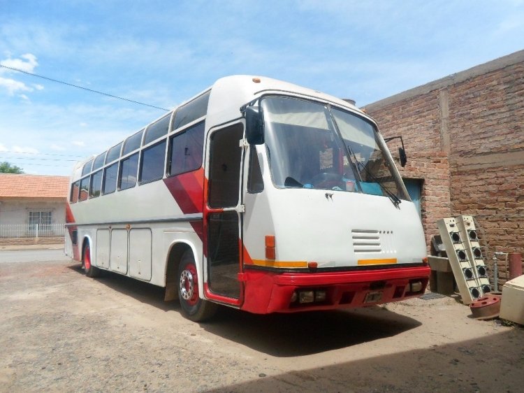 Mercedes-Benz OH 1418 - Vangieri - Particular
T 125323 - SGU 857

Foto: www.mercadolibre.com.ar

http://galeria.bus-america.com/displayimage.php?pos=-28836
Palabras clave: Vangieri - Particular