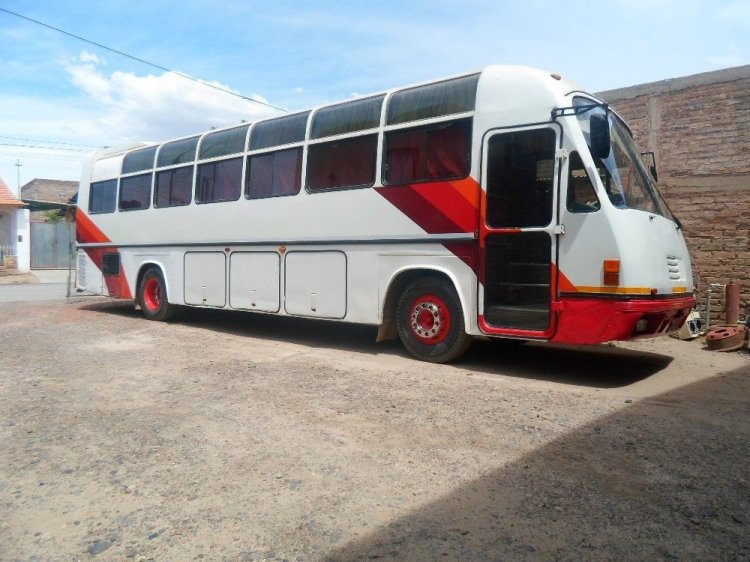 Mercedes-Benz OH 1418 - Vangieri - Particular
T 125323 - SGU 857

Foto: www.mercadolibre.com.ar

http://galeria.bus-america.com/displayimage.php?pos=-28837
Palabras clave: Vangieri - Particular