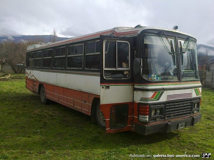 Mercedes-Benz LO 1114 (frontalizado) - Cametal - Particular
W 048007 - URH 200

Foto: www.mercadolibre.com.ar
Colección: Charly Souto


Palabras clave: D.I.C. - Particular