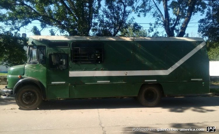Mercedes-Benz LO 1114 - El Diseño - Particular
C 912665  - UEJ 007

Foto: www.mercadolibre.com.ar
Colección: Charly Souto
Palabras clave: Mercedes-Benz LO 1114 - El Diseño - Particular