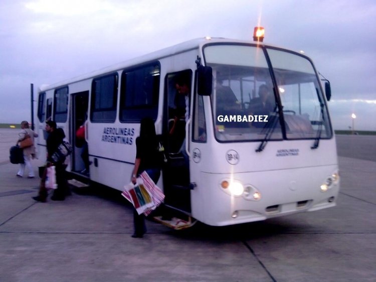 GALICIA (en Uruguay) - AEROLINEAS ARGENTINAS
Foto: "Truku" Gambadiez
Colección: Charly Souto
Palabras clave: AEROLINEAS ARGENTINAS