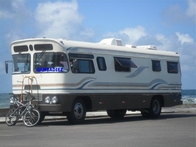 MOTORHOME
Foto: Truku Gambadiez
Colección: Charly Souto 
Palabras clave: MOTORHOME