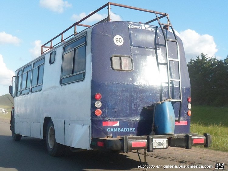 Mercedes-Benz LO 1114 - Ottaviano - Motorhome
B 388662 - RBR 098

Foto: "Truku" Gambadiez
Colección: Charly Souto
Palabras clave: Ottaviano / Particular / Motorhome