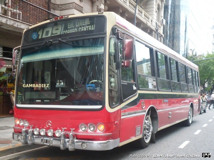 Mercedes-Benz OH 1618 L - Nuovobus - Nueve De Julio
JXX 030
Línea 109 - Interno 51

Foto: "Truku" Gambadiez
Colección: Charly Souto

http://galeria.bus-america.com/displayimage.php?pid=36214
http://galeria.bus-america.com/displayimage.php?pid=37023
http://galeria.bus-america.com/displayimage.php?pid=38362
Palabras clave: Nueve De Julio - Interno 51