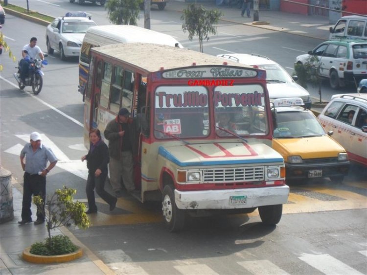 EMP. CESAR VALLEJO - 38
T1U 782
Foto: "Truku" Gambadiez
Colección: Charly Souto
Palabras clave: CESAR VALLEJO - 38
