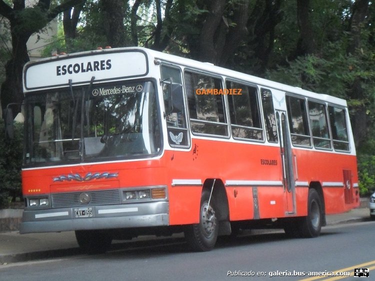 Mercedes-Benz OHL 1320 - Ei-Var - Transporte escolar
CAY 055
(Ex coche 27 de la línea 113)

Foto: "Truku" Hanessián
Colección: Charly Souto
Palabras clave: Mercedes-Benz OHL 1320 - Ei-Var - Transporte escolar