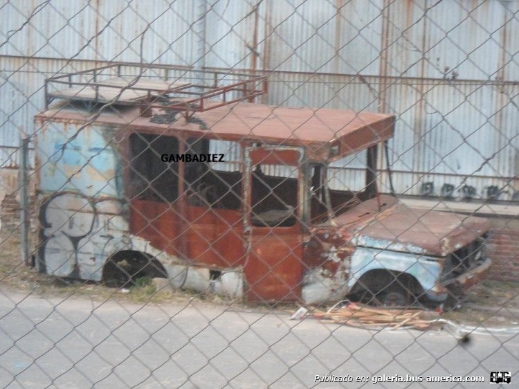 Ford F-350 - ¿...? - Argentina Televisora Color
Todavía se le puede leer el ya difuso logo de ATC

Foto: "Truku" Gambadiez
Colección: Charly Souto
Palabras clave: Argentina Televisora Color - ATC