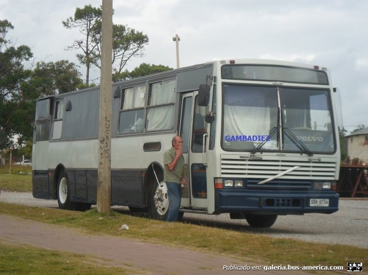 Volvo - CAIO (en Uruguay) - Motorhome
SBK 8734
Foto: "Truku" Gambadiez
Colección: Charly Souto
Palabras clave: CAIO - Motorhome